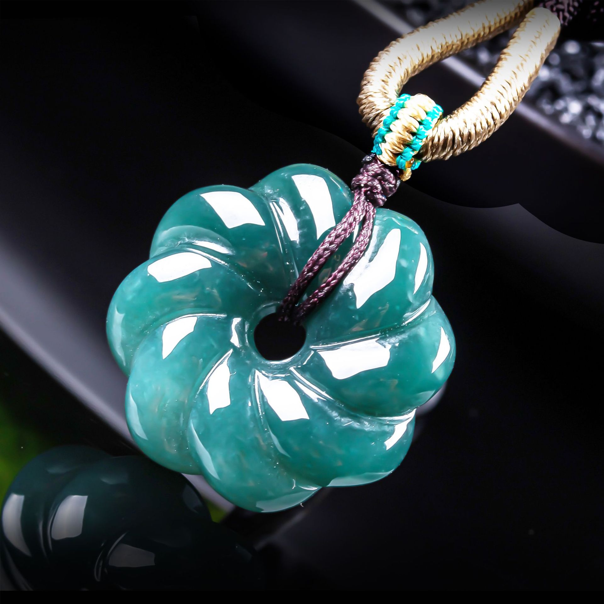 Women'S Accessories - قلادة زهرة من اليشم البورمي الطبيعي،