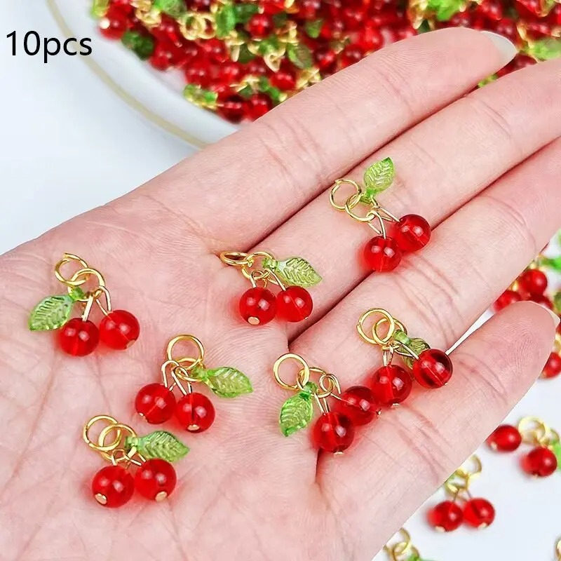 Women Accessories Pack - 10 قطع من المعلقات الأكريليكية ثلاثية