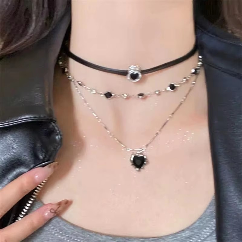 قلادات تشوكر لطيفة بتصميم مخلب - مراجعة Women'S Accessories In The 90S وسعره